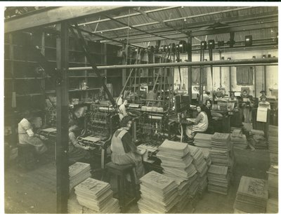 Sala de estampado de tarjetas Jacquard, Carpet Trades, 1923 de English Photographer